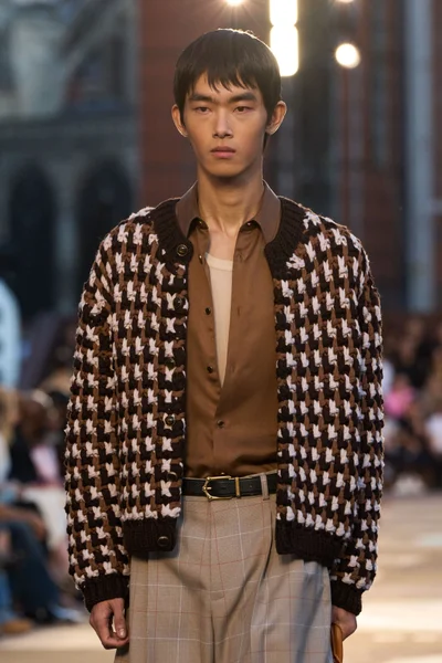 Look 154